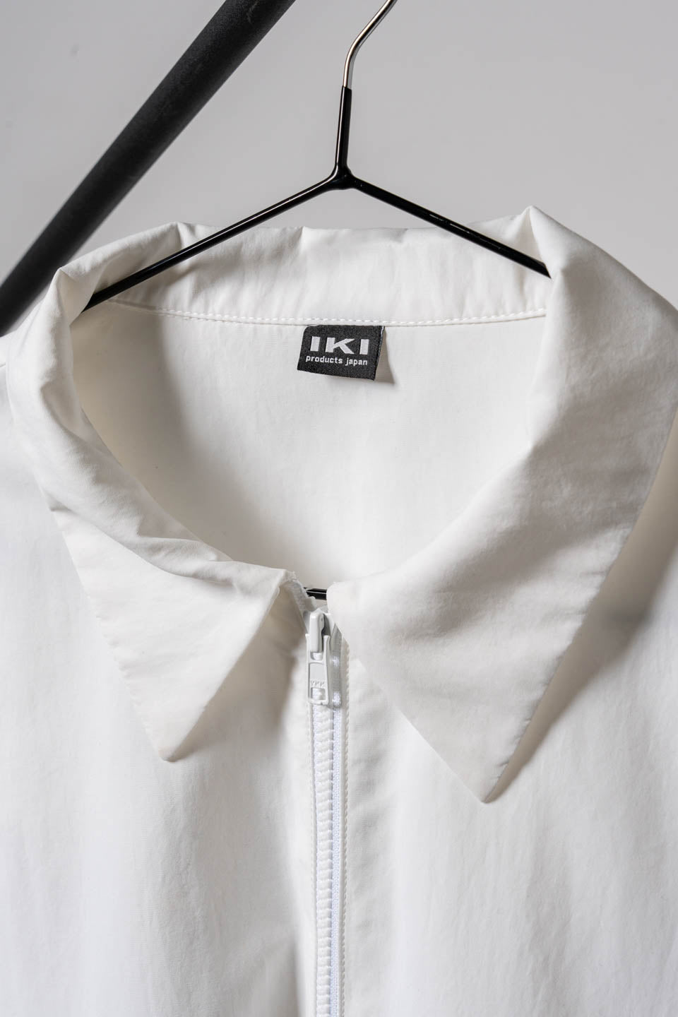 staff wear / White