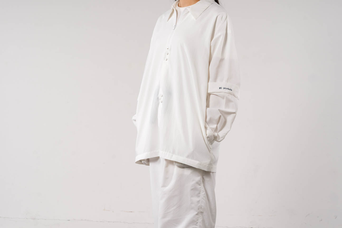 staff wear / White